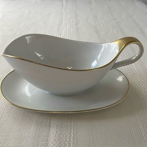 H & C Selb Bavaria Germany Heinrich Ammut. Gravy Boat W/Saucer. White/Gold Trim